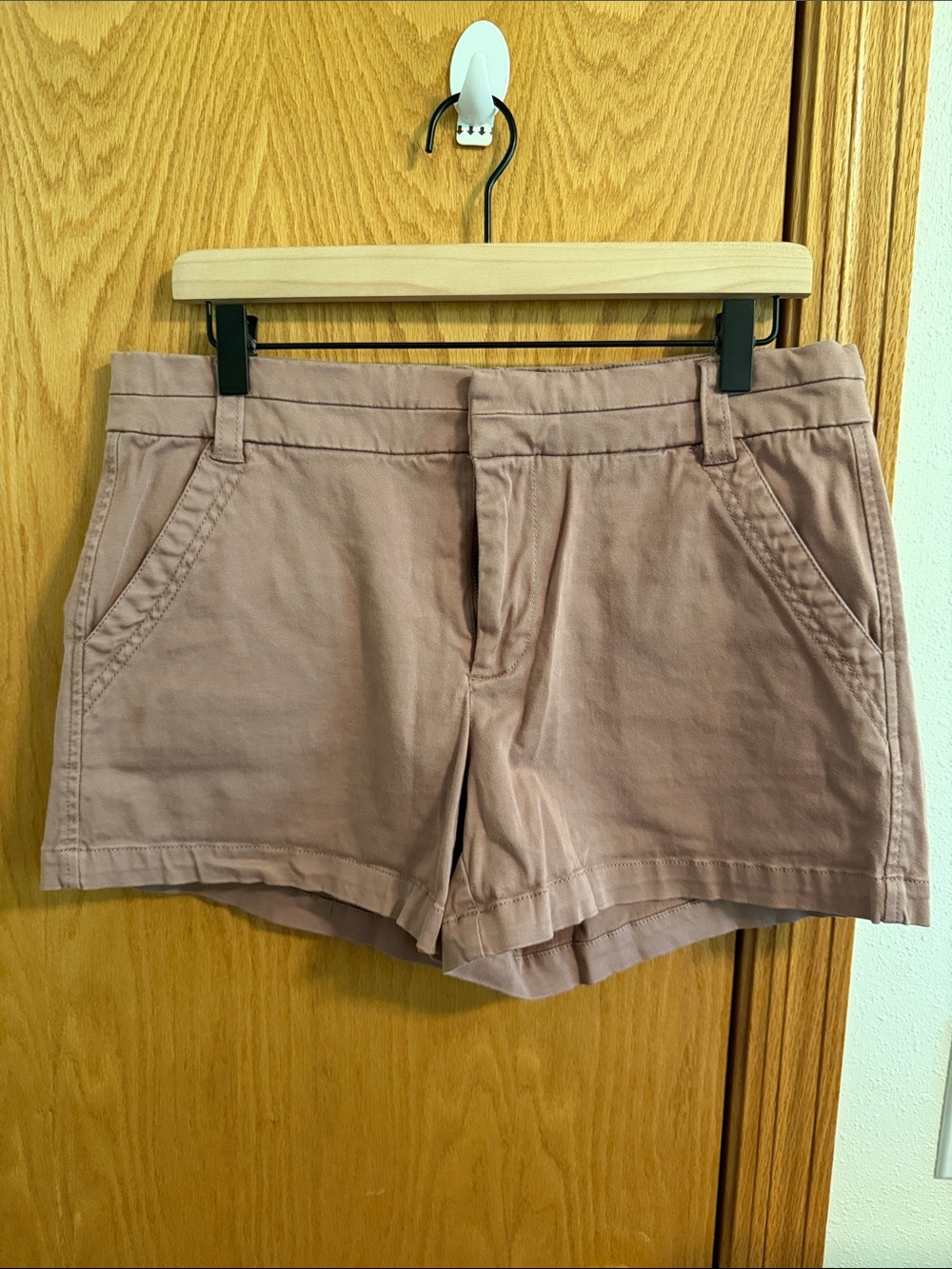 Fits like a 10 maybe 12
(Stitch fix) Mauve Cotton Blend Shorts
